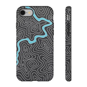 Topographische Fluss Handyhülle (iPhone, Pixel, Galaxy) - Angelzubehör - Fliegenfischen Kunstwerk - Forelle - Bass - Geschenke für Papa - Vatertag
