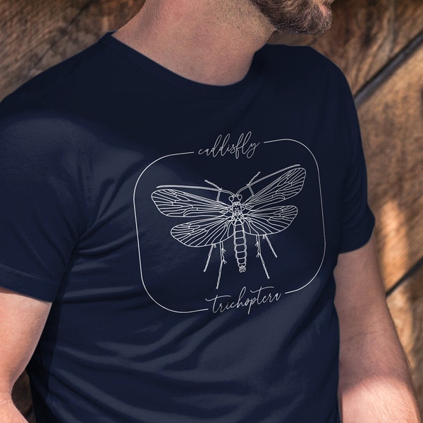 Caddisfly Unisex T-Shirt – Fliegenfischen – Angelausrüstung – Forellenangeln – Trockenfliege – trocken oder sterben – Elchhaar-Caddis – Käfer-Shirt – Insektenkunst
