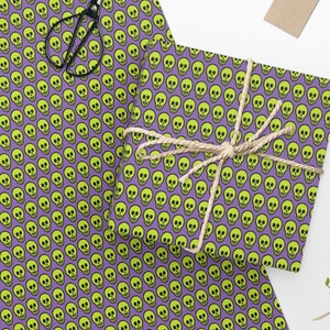 Alien Wrapping Paper | Space Wrapping Paper | ET Wrapping Paper | Gift Wrap | Present Wrapping