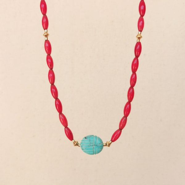Collier perle de gorgone rouge et scarabée pierre naturelle