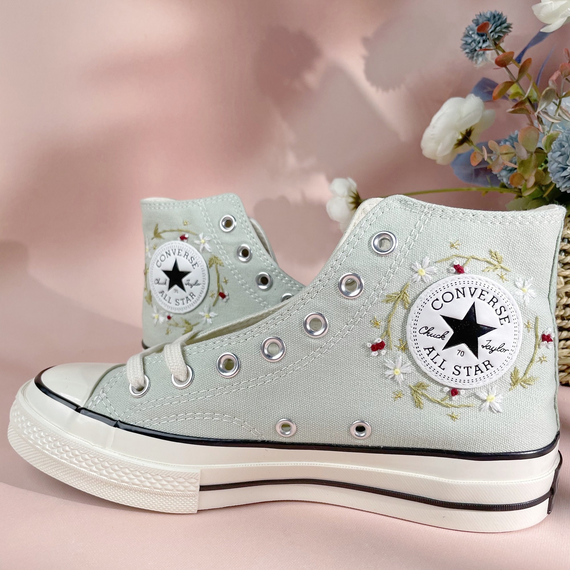 Converse Chuck Taylor All Star Heart Embroidery Sneakers in White