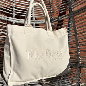 Personalised New Mrs Honeymoon Embroidered Canvas Tote Bag | Bridal Honeymoon Beach Bag | Newly Wed Gift | Bride Gift