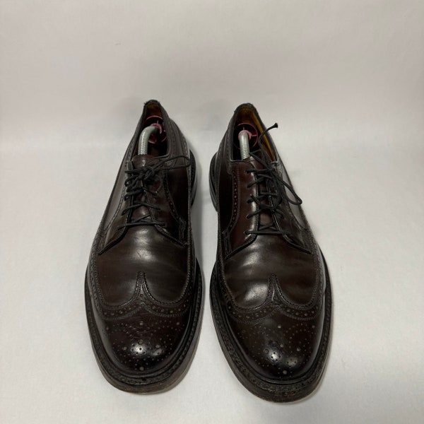 Vintage Florsheim Imperial Quality Wing Tip Dark Brown Leather Shoes. Size 10 D.