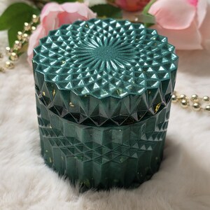 Tarro para joyas geométrico de resina verde hecho a mano con tapa: Almacenamiento de joyas