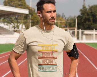 Camiseta de triatlón / Nadar, andar en bicicleta, correr, repetir / Regalo para triatleta / Camiseta retro de hombre color crema