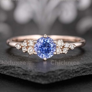 Anillo redondo de tanzanita azul natural, anillo de compromiso vintage único de oro blanco de 14k, anillo de aniversario de boda con diamantes Snowdrift de 6 puntas para mujer.