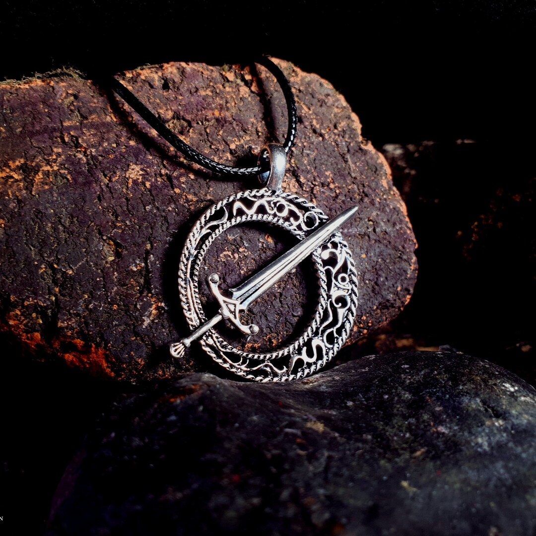 Dark Souls Necklace Blades of the Darkmoon Pendant / Dark Souls Cosplay
