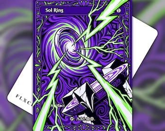 Op de afbeelding: Een rechthoekige ruilkaart getiteld Sol Ring met een paarse en groene illustratie van een kolkende vortex en bliksemschichten. De kaart bevat de tekst Sol Ring, Artifact, en het tap-symbool gevolgd door Add two colorless mana.