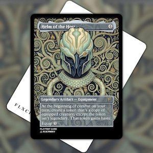 Pode incluir: Uma carta colecionável retangular intitulada Helm of the Host com uma ilustração de um capacete verde-claro e cinza-escuro sobre um fundo dourado e preto. O texto da carta a descreve como um equipamento artefato lendário com regras de jogo.