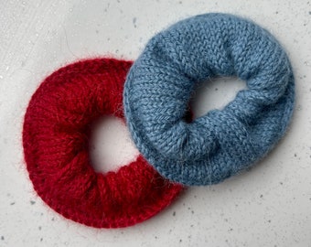 Knitted alpaca and wool hair scrunchies. Knitted hair accessories from alpaca and wool