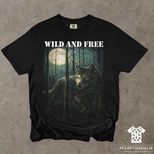 Tee-shirt sauvage et libre Wolf Moon Shirt | Top d&#39;art graphique mystique Forest pour homme et femme | Esprit animal pour les amoureux de la nature | T-shirt loup sauvage