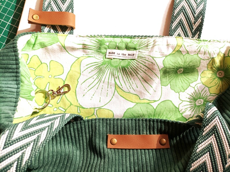 Pochettes et sac Tote Bag en velours côtelé vert doublés de tissu vert vintage image 8