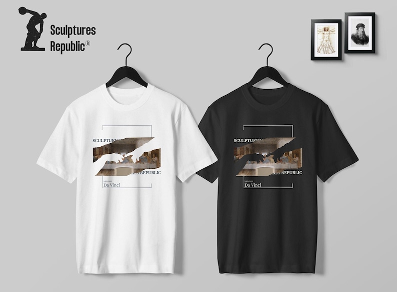 Puede incluir: Dos camisetas con un estampado gr&aacute;fico de la pintura "La Creaci&oacute;n de Ad&aacute;n" de Miguel &Aacute;ngel. La camiseta blanca tiene texto negro que dice "SCULPTURES REPUBLIC" y "Da Vinci". La camiseta negra tiene texto blanco que dice "SCULPTURES REPUBLIC" y "Da Vinci".