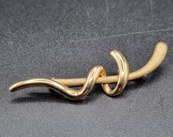 Vintage gold "Entwining Serpent" brooch with two gold tones