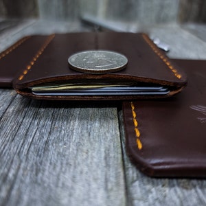Bellicose ultradunne leren kaarthouder, gepersonaliseerde minimalistische kaartportemonnee, slanke creditcardhoes voor reizen, herenverjaardagscadeau voor hem