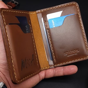 Gepersonaliseerde volnerf lederen herenportemonnee, klassieke tweevoudige portemonnee voor mannen, aangepaste verticale portefeuilles, cadeau voor man, vriend, baas, man