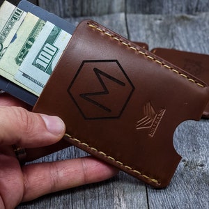 Cartera de cuero ultra delgada, carteras de cuero de manga, titular de tarjetas minimalistas grabadas, regalo de aniversario personalizado grabado para hombres