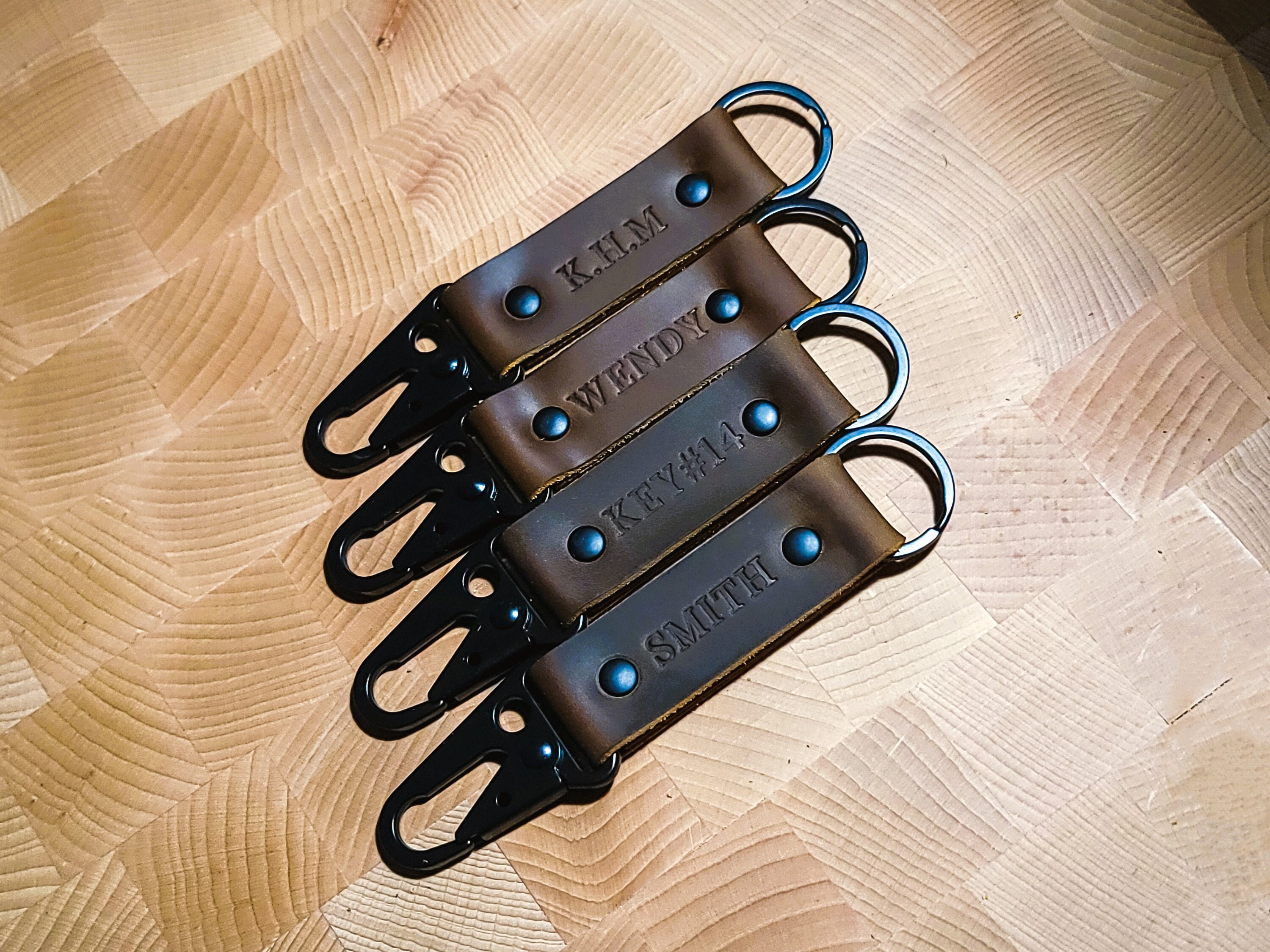 Personalised Leather Keyring With Carabiner – Engraved Name Or Text (Unisex, Handmade, Vintage Style)