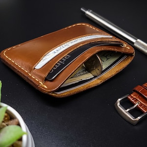 Handgefertigter Kartenhalter aus Vollnarbenleder, Brieftasche mit Monogramm, Geschenk kompakt und minimalistisch, Business-Kreditkartenhalter, Brieftasche mit 5 Taschen