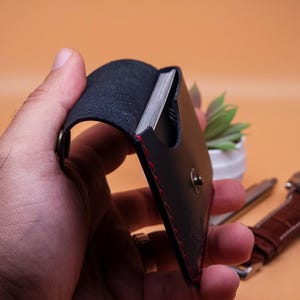 Gepersonaliseerde voorvak portemonnee met drukknoop, volnerf lederen kaarthouder met druksluiting, minimaal handgemaakt, cadeau voor hem mannen vriend