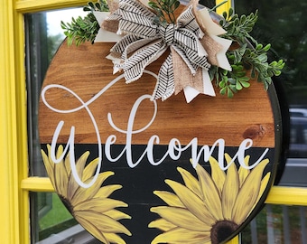 Letrero de bienvenida de madera con flores amarillas pintado a mano para puerta