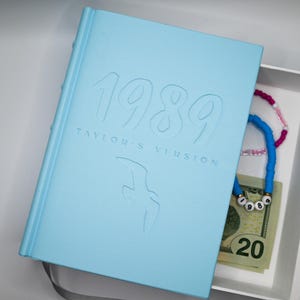 Fałszywy sejf na książki - 1989