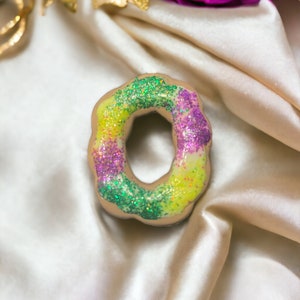 Sparkly King Cake Brooch: Hand-Sculpted Polymer Clay Mardi Gras Pin