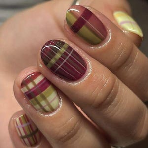 Plaid Press On Nails | Olive, Raspberry & Yellow Tartan Pattern | Short Oval Glossy Nails | Fall Picnic Inspired Nail Art Set