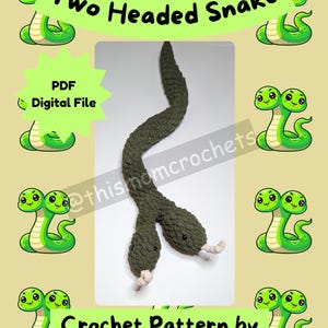 Puede incluir: Un patrón de crochet para una serpiente de dos cabezas. El patrón es un archivo digital PDF y está disponible para descargar. El patrón es de This Mom Crochets.