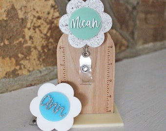 Monogramm Abzeichen Reel, benutzerdefinierte Namensschild Reel, personalisierte einziehbare ID Ausweishalter, Namensschild Reel, Badge Buddy, Krankenschwester Ausweishalter