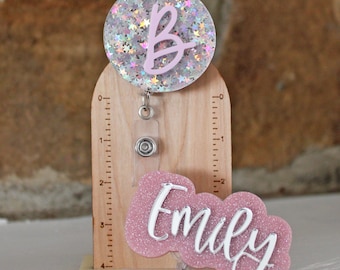 Monogramm Abzeichen Reel, benutzerdefinierte Namensschild Reel, personalisierte einziehbare ID Ausweishalter, Namensschild Reel