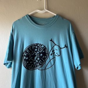 Block Print Linocut Tie Dye Shirt - Blue Keep Going Snail - Unique Lino Hand Printed Upcycled Top - Slug Insect Nature Inspired T-Shirt