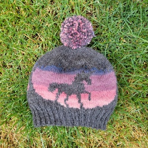Magisk enhörning - Stickmönster för barnmössa