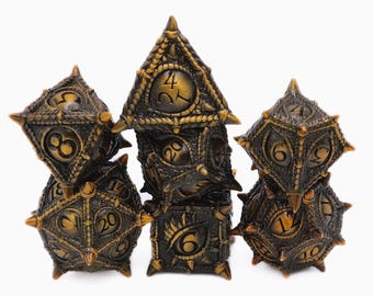 Dragon Eye Metal DnD Dice | 7 Piece RPG Dice Set | Dragon Gaze | Dungeons & Dragons | Dragon Scales | Dragon Horn | Sharp Edge | Nerdy Gift