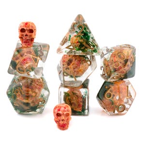 Blutiger Schädel Resin DnD Würfel Set | 7 Stück Rollenspielwürfel | Kunstharz rosa | Untoter Würfel | Dungeons and Dragons | Tabletop-Rollenspiel | Nerdiges Geschenk