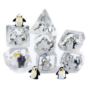 Juego de dados DnD de pingüino / Dados de resina de 7 piezas / Lindo pájaro ártico / Pingüino nevado / Juego de rol de mesa / Mazmorras y dragones / Regalo para nerds