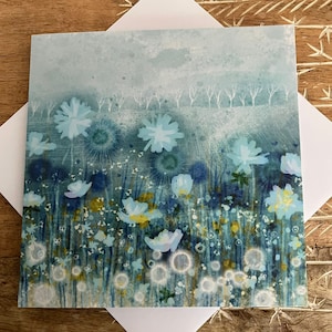 Cartão de saudações de tranquilidade. Cartão de arte floral em branco para alguma ocasião.