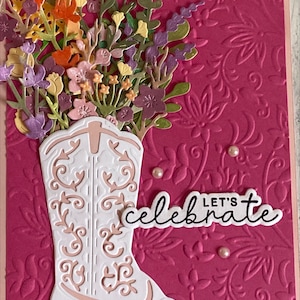 Cartão de aniversário feito à mão com bota de cowgirl/cowboy e buquê floral, cartão em relevo com bota de cowgirl em filigrana branca, cartão de aniversário rosa e branco, 5x7