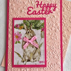 Carte de Pâques en relief, joyeuses Pâques, rose avec un lapin et un noeud vichy, motif floral printanier, fleurs, fait main, sentiments de Pâques, 5 x 7