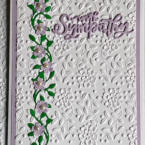 Biglietto di condoglianze in rilievo, floreale bianco e lavanda, tralcio di fiori con perle, condoglianze, conforto, supporto, fatto a mano, 5x7