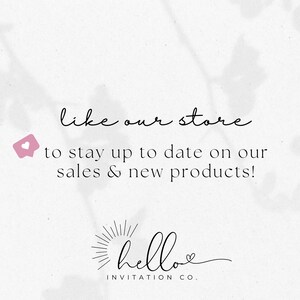 Op de afbeelding: Tekst die luidt "like our store to stay up to date on our sales & new products!" met een roze hartpictogram. Onder de tekst staat een logo met de tekst "hello" met een klein hartpictogram en de tekst "INVITATION CO."