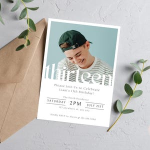 Invitation 13e anniversaire garçon, modèle minimal d'Invitation 13e anniversaire, modèle d'Invitation Photo 13 ans, fête d'anniversaire garçon