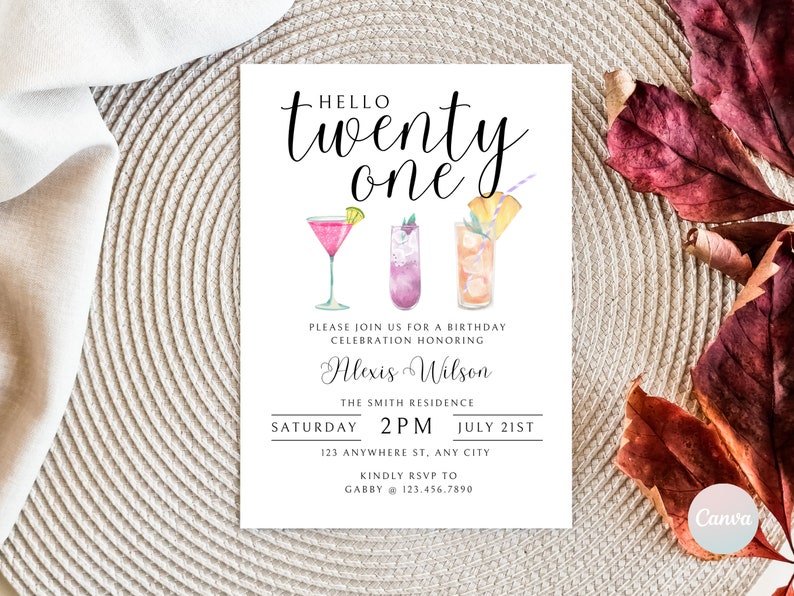 Pode incluir: Um cart&atilde;o de convite branco com texto preto que diz "Hello twenty one". O cart&atilde;o apresenta uma ilustra&ccedil;&atilde;o em aquarela de tr&ecirc;s coquet&eacute;is e o texto "Por favor, junte-se a n&oacute;s para uma festa de anivers&aacute;rio em homenagem a Alexis Wilson. A Resid&ecirc;ncia Smith. S&aacute;bado 14h00 21 de julho. 123 Anywhere St. Any City. Por favor, RSVP para Gabby no 123.456.7890."