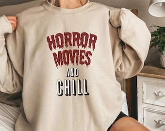 Moletom com capuz Horror Movies and Chill: Spooky Season Crewneck