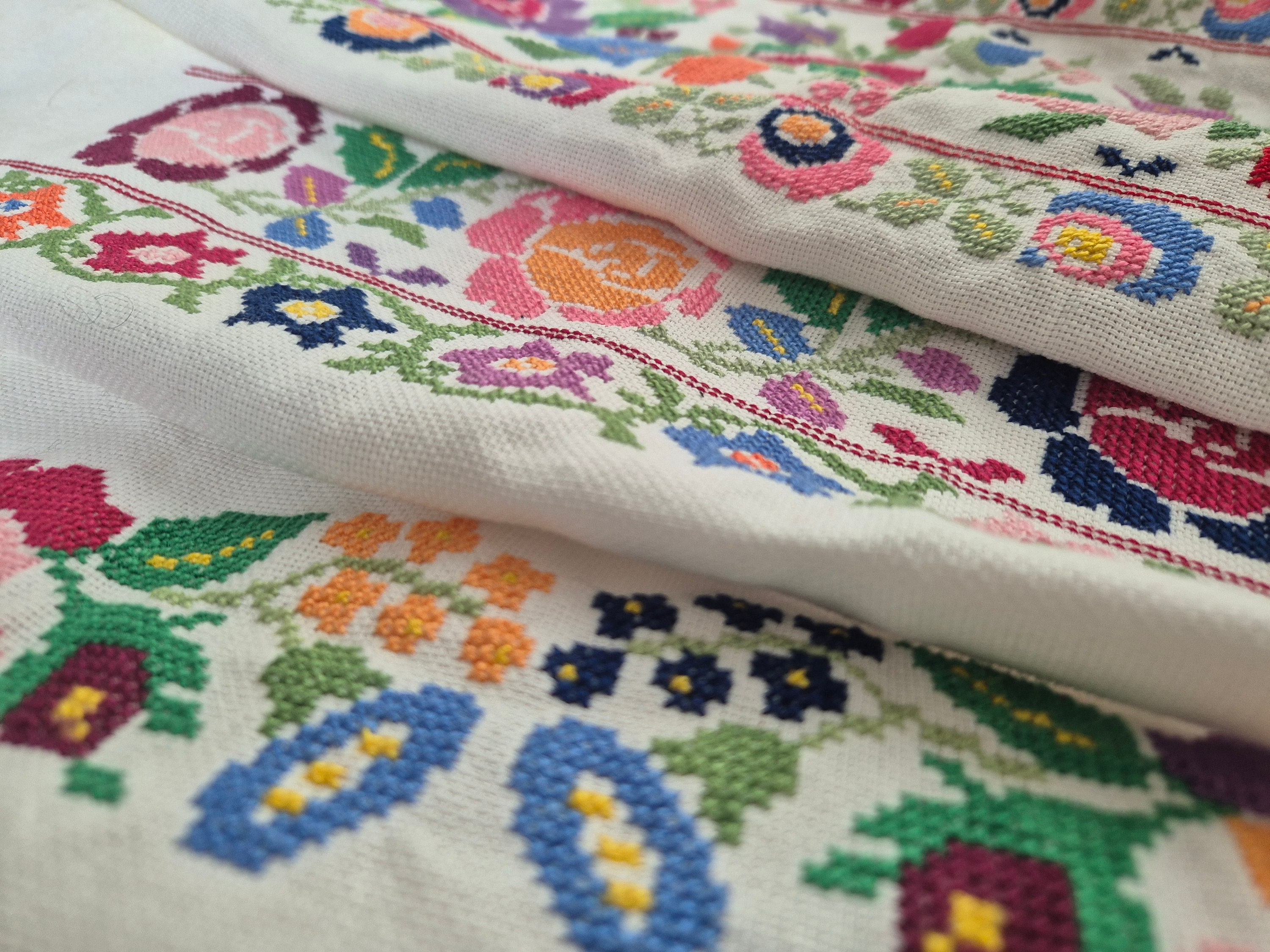 Slavic folk embroidery - a set of 15 colourful flower-patterns from Podpoľana region / Slovakia