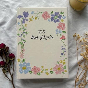 Floral TS Lyric Book, Cała kolekcja, Album na stolik kawowy, Booktok, Podarunek rozgrzewający serce, Najlepszy prezent dla miłośników muzyki, Specjalna pamiątka