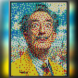Retrato em Pixel Art de Madeira | Mosaico Surrealista Inspirado em Dalí | Arte de Parede Texturizada e Colorida | Escultura de Parede 3D