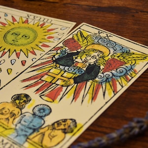 Tarot de Marseille : Claude Valentin & Guillaume Dubesset [EDITION ARTISANALE], boîte artisanale peinte à la main, facsimile, 22 cartes