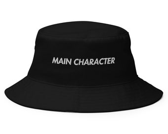 Chapeau seau brodé du personnage principal