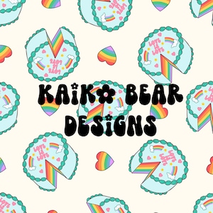 Może przedstawiać: Wzór bez szwów z tęczowymi ciastami z napisem "Love is Love" i tęczowymi sercami na białym tle. Tekst "Kaik* Bear Designs" jest wyśrodkowany na wzorze.